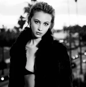 Sarah Gadon / sarahgadon nude photo #0021