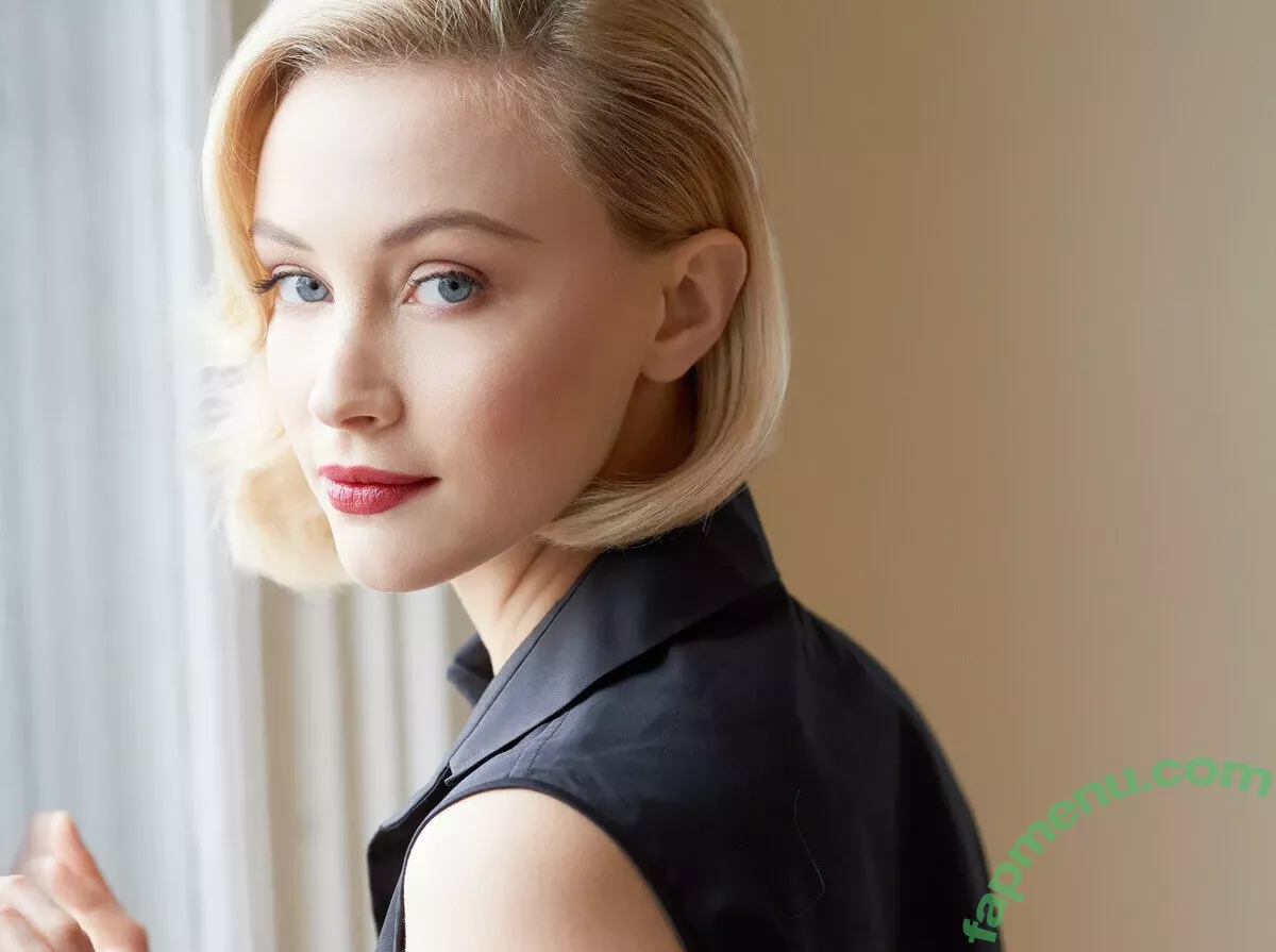 Sarah Gadon nude photo #0019 (sarahgadon)