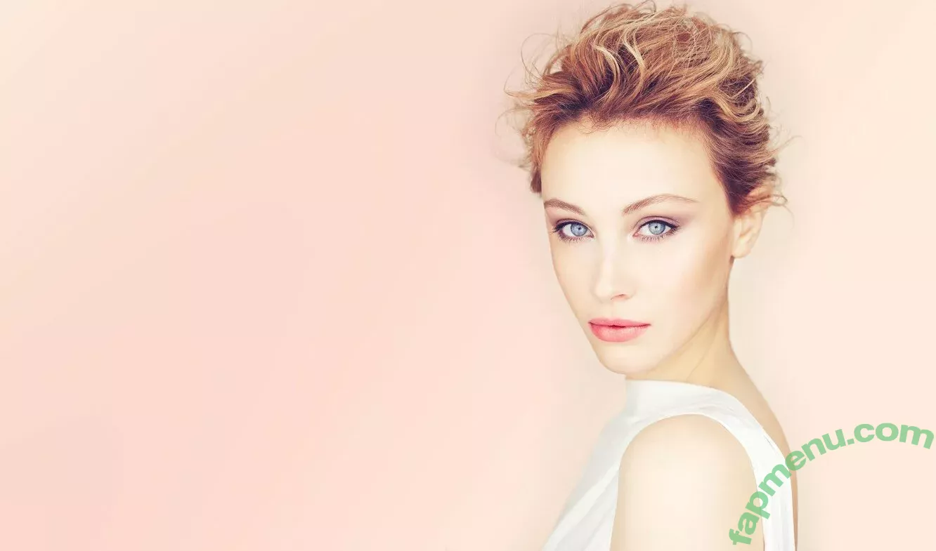 Sarah Gadon nude photo #0035 (sarahgadon)