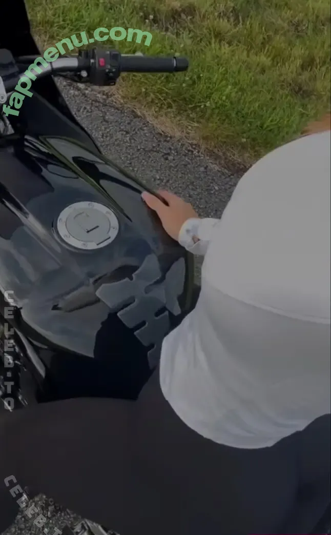 Sarah.Gymblog nude photo #0074 (Sarah.Gymblog)