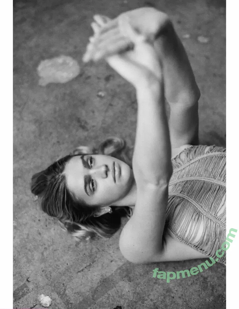 Sarah Hands nude photo #0109 (sarahhandss)