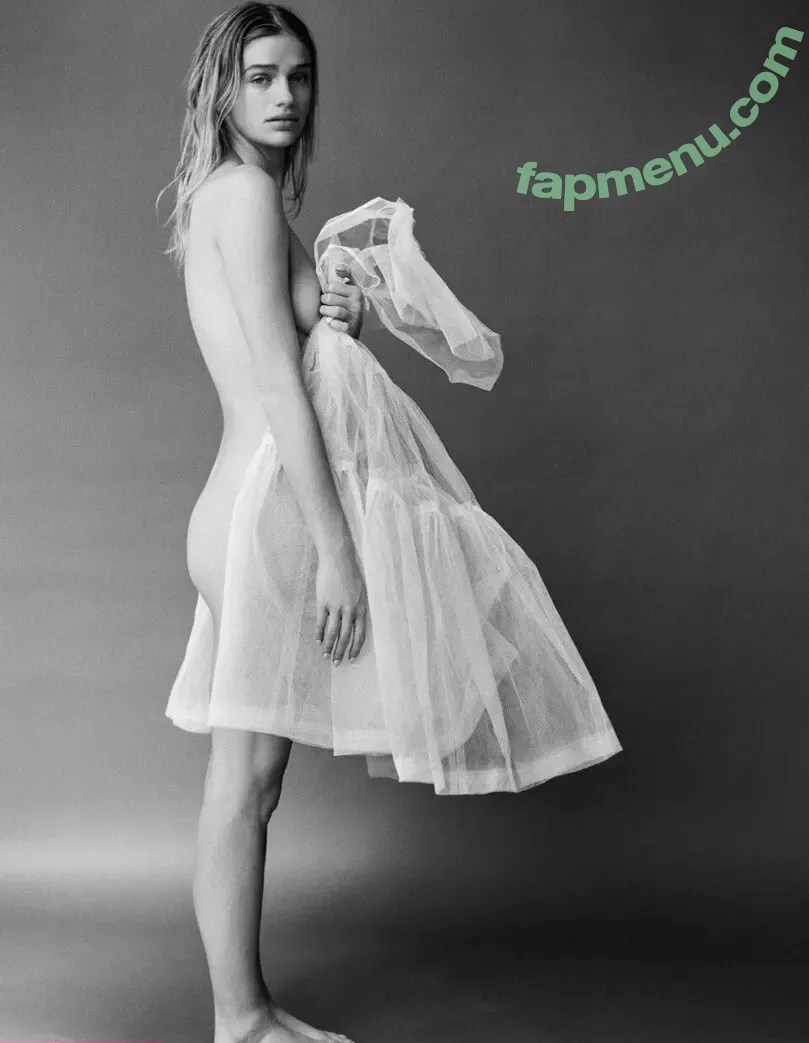 Sarah Hands nude photo #0113 (sarahhandss)