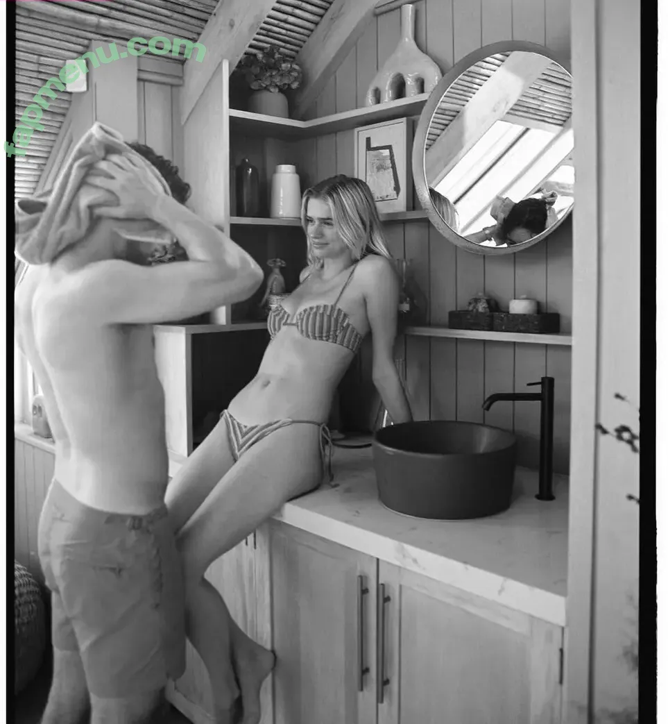 Sarah Hands nude photo #0121 (sarahhandss)