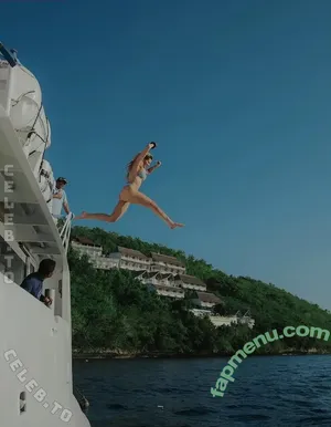 Sarah Harrison / harrison.sarah / sarah.harrison.official nude photo #0305