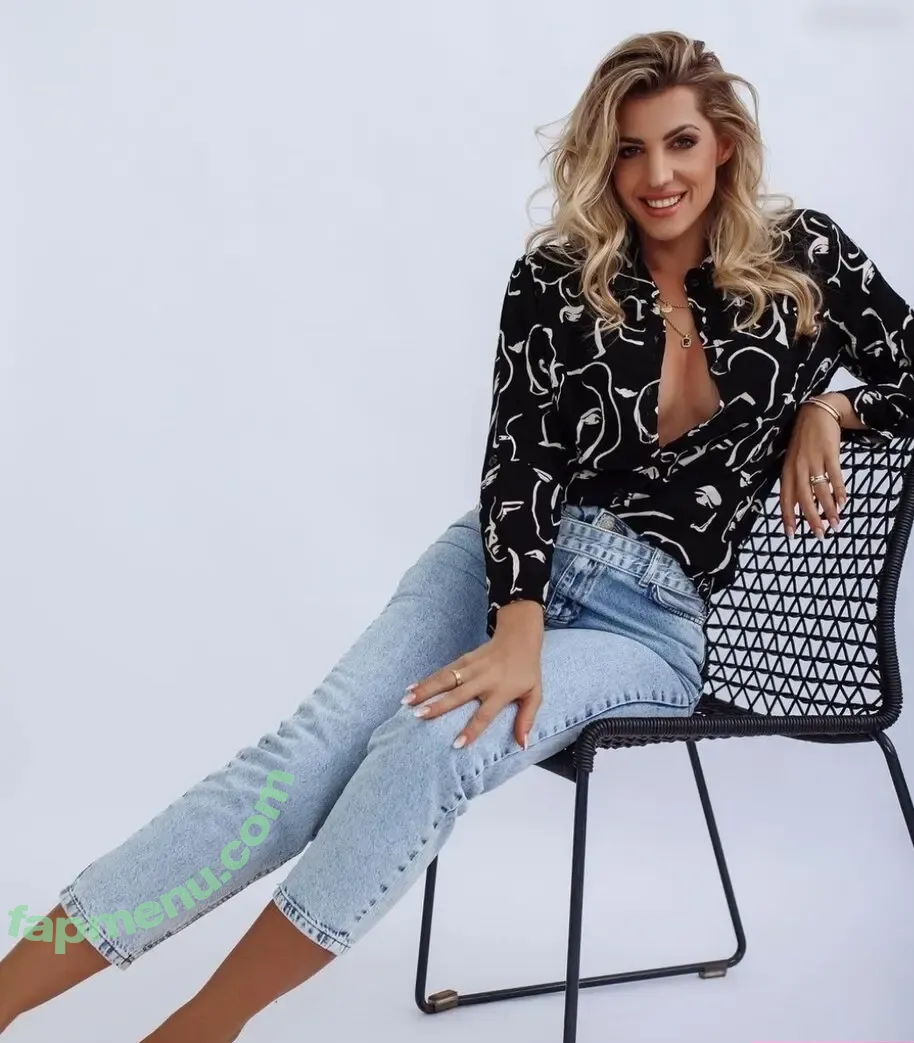 Sarah Harrison nude photo #0080 (harrison.sarah / sarah.harrison.official)