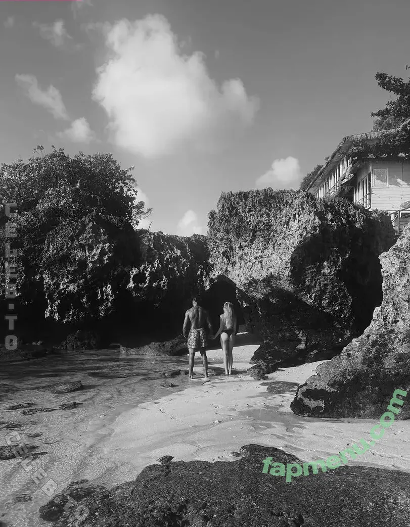 Sarah Harrison nude photo #0303 (harrison.sarah / sarah.harrison.official)