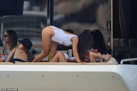 Sarah Hyland / Sarah_Hyland / sarahhyland nude photo #0262