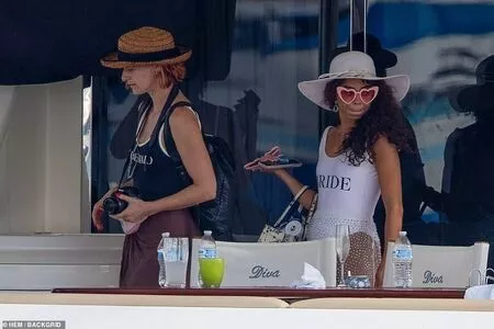 Sarah Hyland / Sarah_Hyland / sarahhyland nude photo #0266