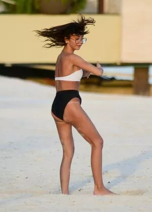 Sarah Hyland / Sarah_Hyland / sarahhyland nude photo #0295