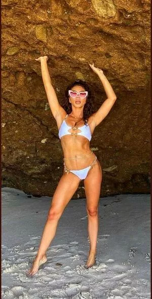 Sarah Hyland / Sarah_Hyland / sarahhyland nude photo #0343
