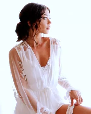 Sarah Hyland / Sarah_Hyland / sarahhyland nude photo #0344