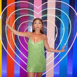 Sarah Hyland / Sarah_Hyland / sarahhyland nude photo #0435