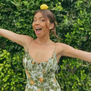 Sarah Hyland / Sarah_Hyland / sarahhyland nude photo #0438