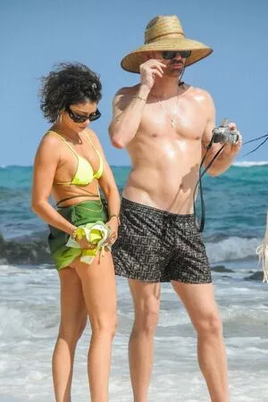 Sarah Hyland / Sarah_Hyland / sarahhyland nude photo #0453