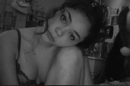 Sarah Hyland / Sarah_Hyland / sarahhyland nude photo #0614