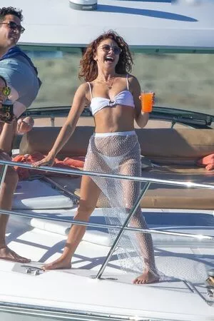 Sarah Hyland / Sarah_Hyland / sarahhyland nude photo #0653