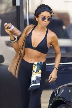 Sarah Hyland / Sarah_Hyland / sarahhyland nude photo #0665