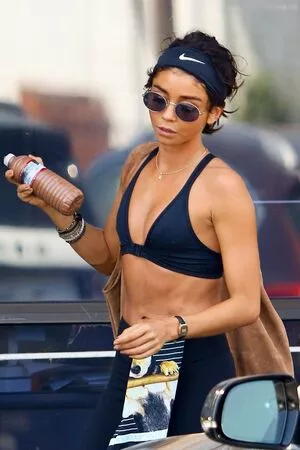 Sarah Hyland / Sarah_Hyland / sarahhyland nude photo #0666