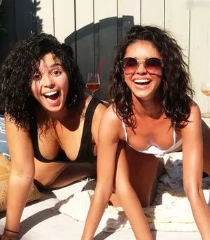 Sarah Hyland / Sarah_Hyland / sarahhyland nude photo #0693