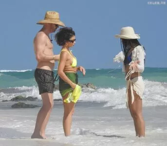 Sarah Hyland / Sarah_Hyland / sarahhyland nude photo #0720