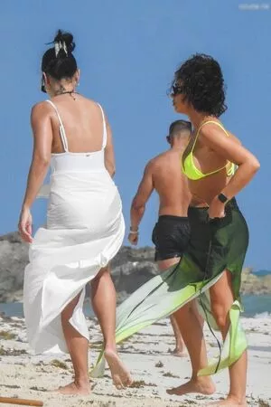 Sarah Hyland / Sarah_Hyland / sarahhyland nude photo #0727