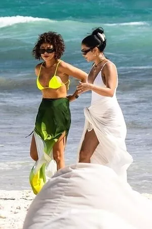 Sarah Hyland / Sarah_Hyland / sarahhyland nude photo #0733