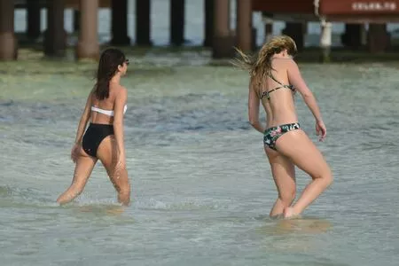 Sarah Hyland / Sarah_Hyland / sarahhyland nude photo #0947
