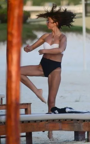 Sarah Hyland / Sarah_Hyland / sarahhyland nude photo #0949