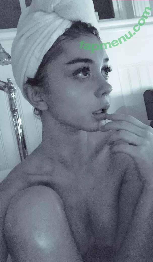 Sarah Hyland nude photo #0127 (Sarah_Hyland / sarahhyland)