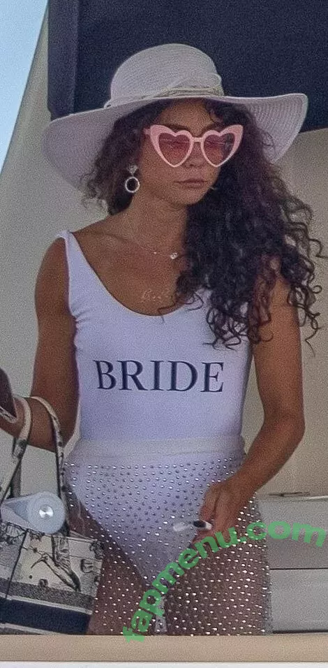 Sarah Hyland nude photo #0259 (Sarah_Hyland / sarahhyland)