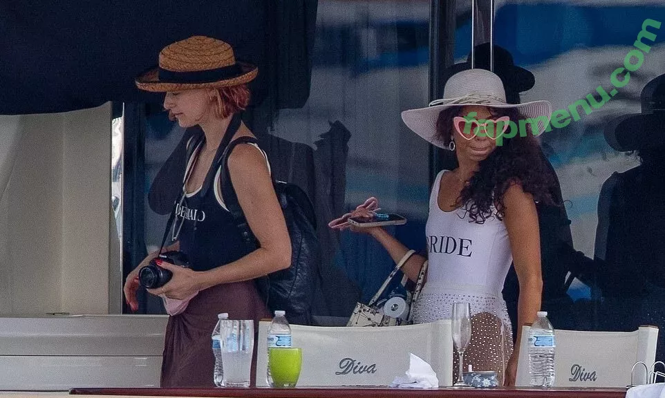 Sarah Hyland nude photo #0266 (Sarah_Hyland / sarahhyland)