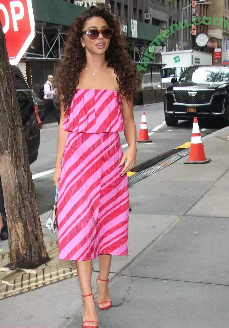 Sarah Hyland nude photo #0277 (Sarah_Hyland / sarahhyland)