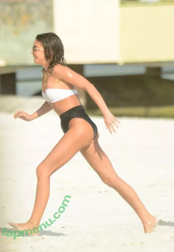 Sarah Hyland nude photo #0308 (Sarah_Hyland / sarahhyland)