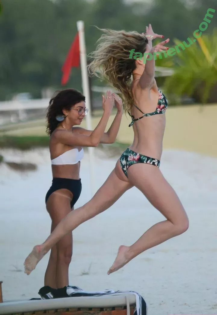 Sarah Hyland nude photo #0309 (Sarah_Hyland / sarahhyland)