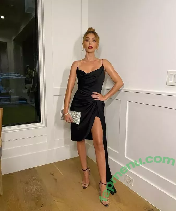 Sarah Hyland nude photo #0339 (Sarah_Hyland / sarahhyland)