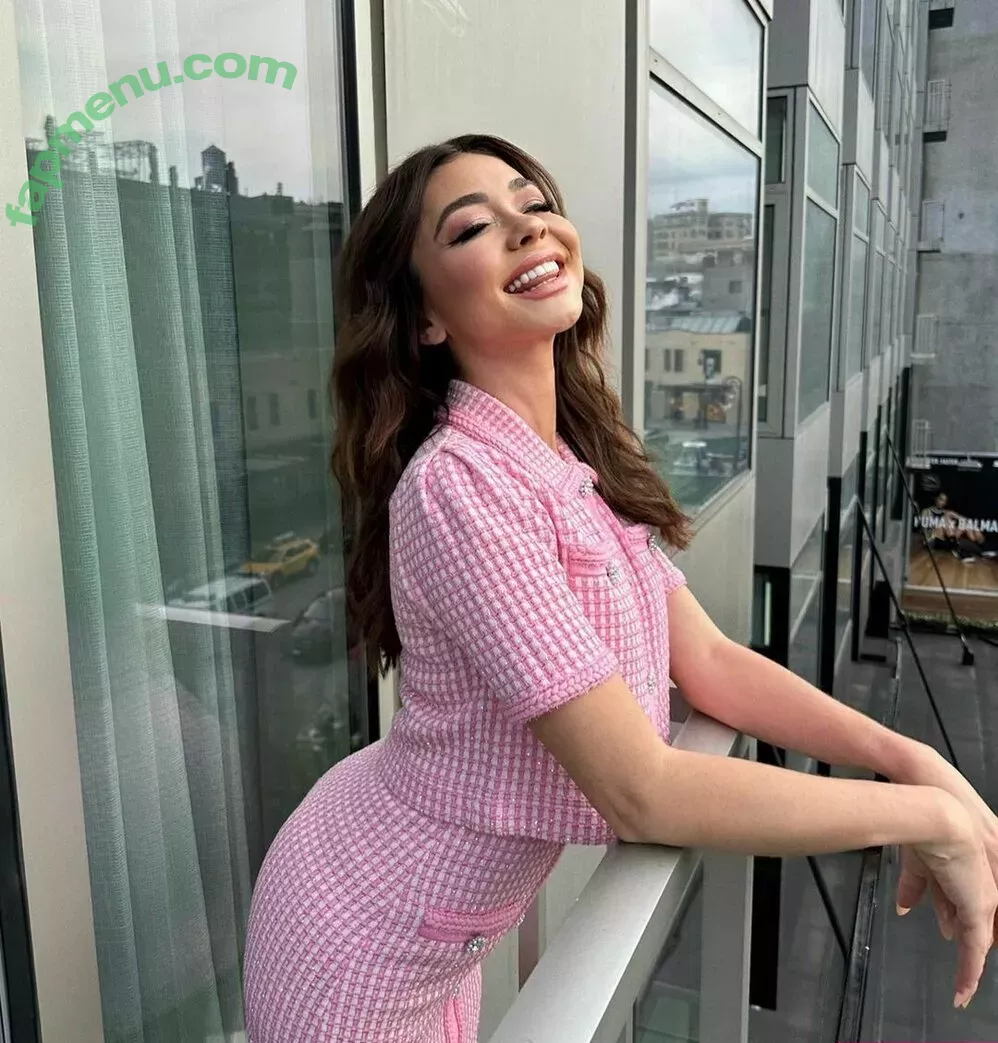 Sarah Hyland nude photo #0365 (Sarah_Hyland / sarahhyland)