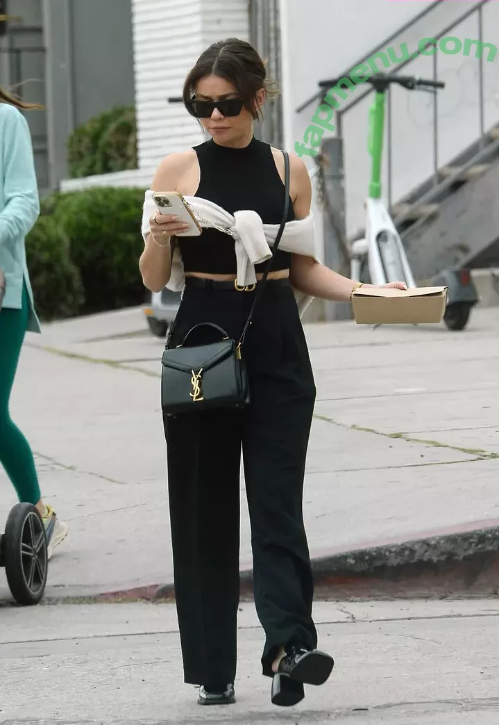 Sarah Hyland nude photo #0379 (Sarah_Hyland / sarahhyland)