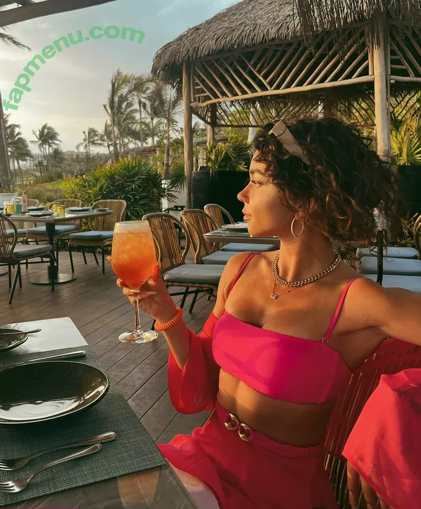 Sarah Hyland nude photo #0385 (Sarah_Hyland / sarahhyland)