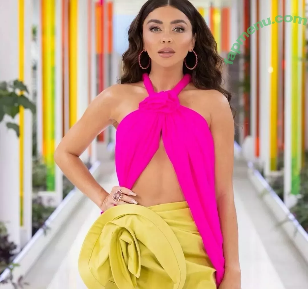 Sarah Hyland nude photo #0392 (Sarah_Hyland / sarahhyland)