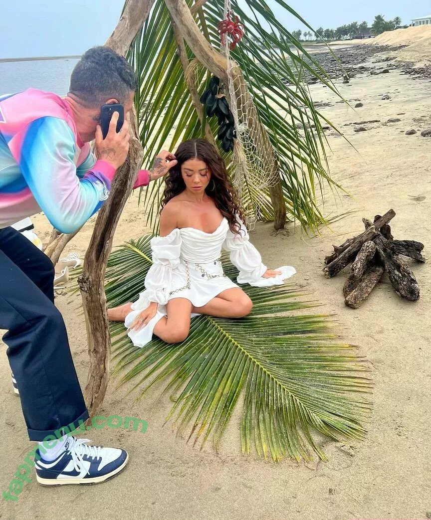 Sarah Hyland nude photo #0403 (Sarah_Hyland / sarahhyland)