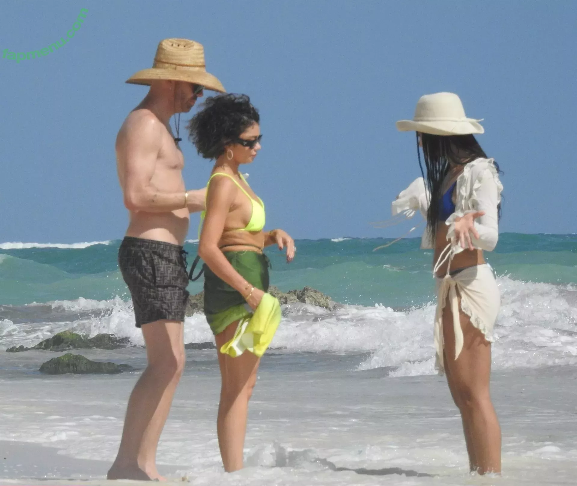 Sarah Hyland nude photo #0455 (Sarah_Hyland / sarahhyland)