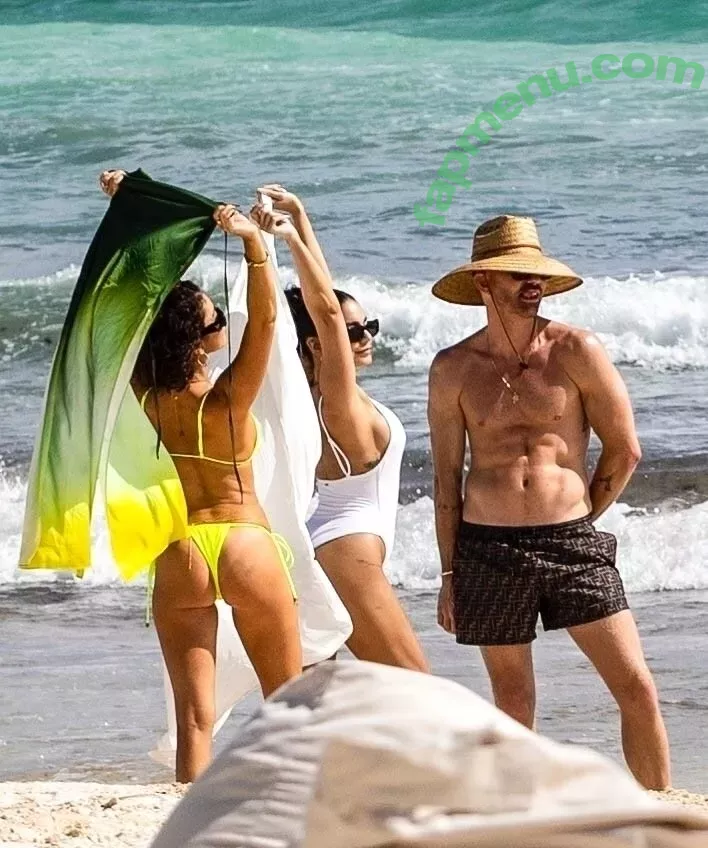 Sarah Hyland nude photo #0470 (Sarah_Hyland / sarahhyland)