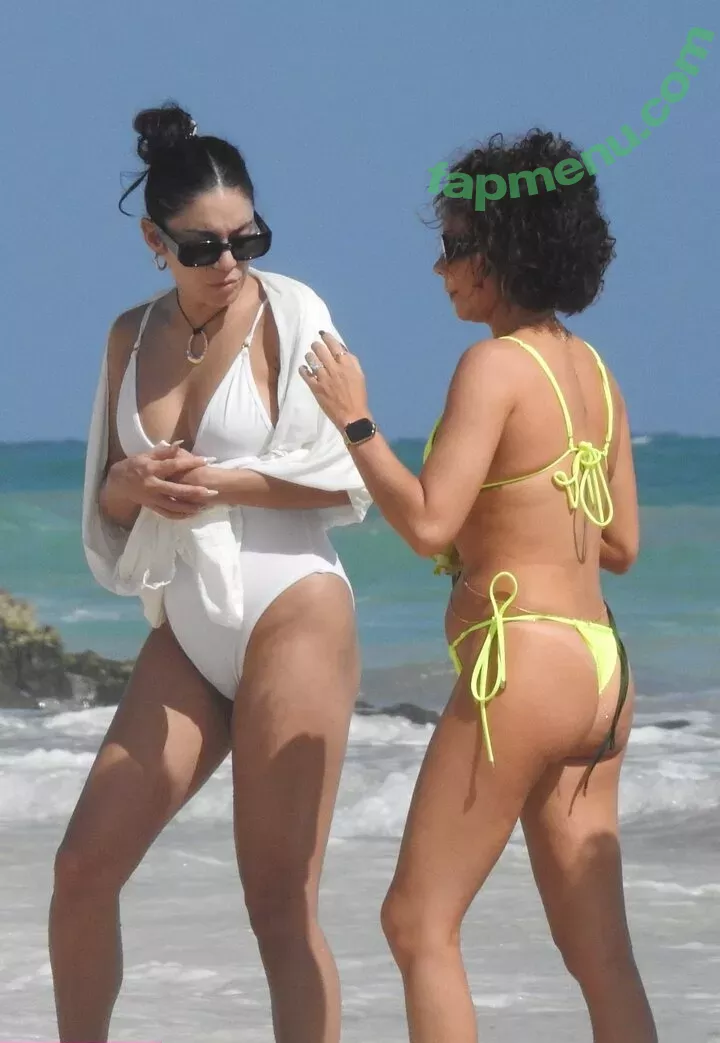 Sarah Hyland nude photo #0473 (Sarah_Hyland / sarahhyland)