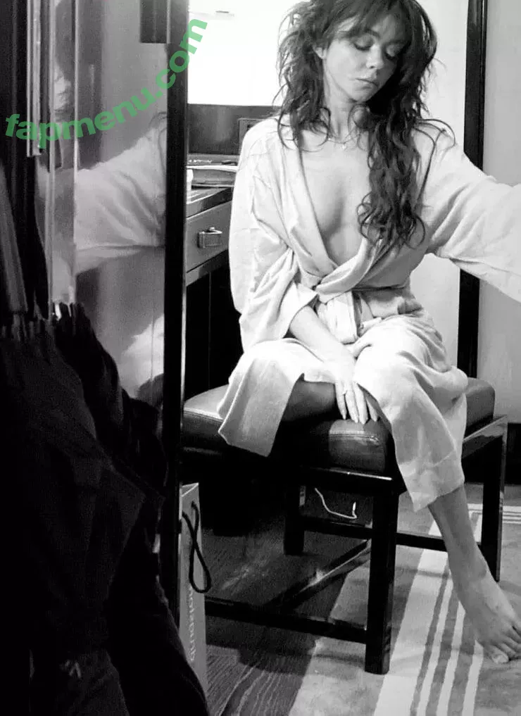 Sarah Hyland nude photo #0486 (Sarah_Hyland / sarahhyland)