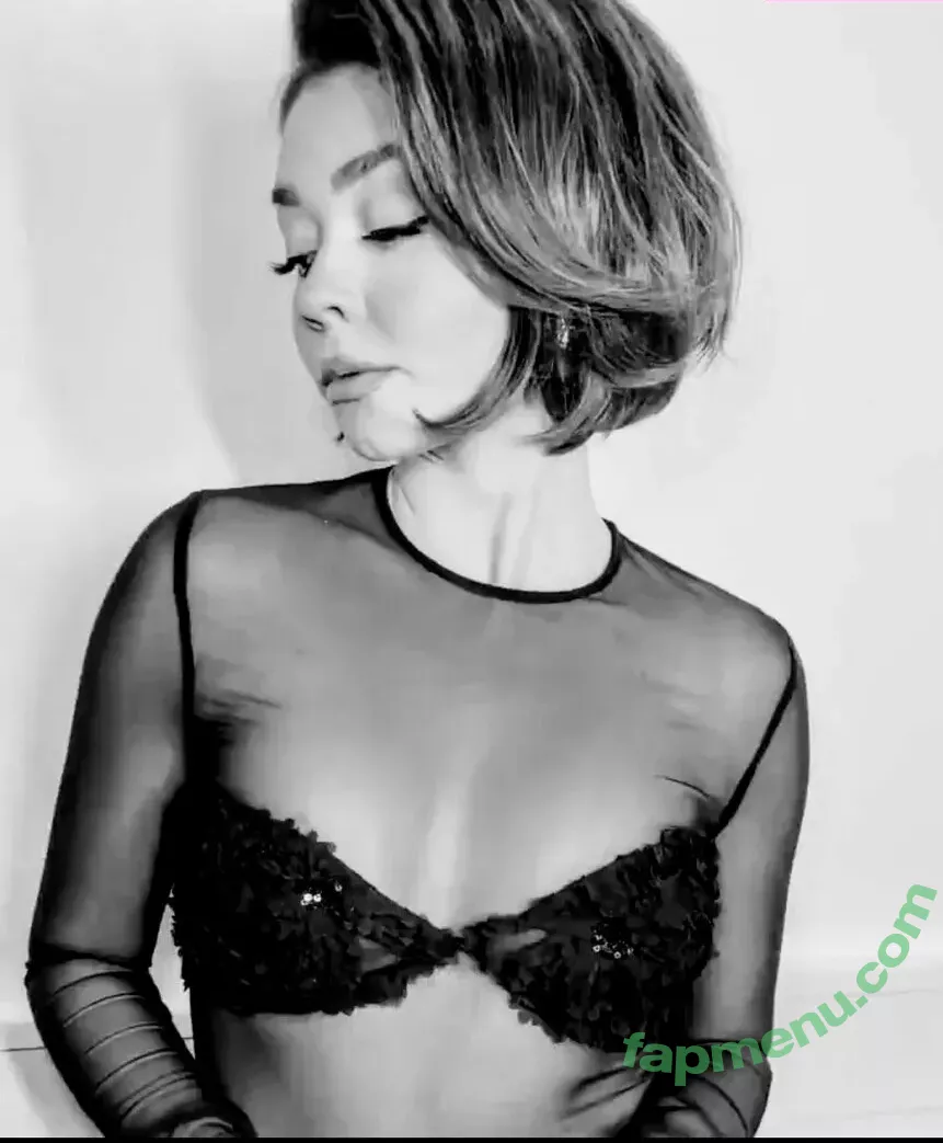 Sarah Hyland nude photo #0501 (Sarah_Hyland / sarahhyland)