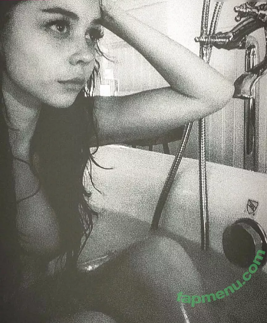 Sarah Hyland nude photo #0642 (Sarah_Hyland / sarahhyland)