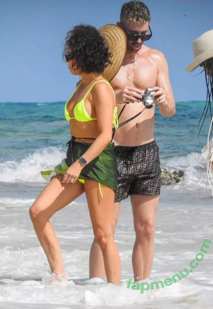 Sarah Hyland nude photo #0717 (Sarah_Hyland / sarahhyland)