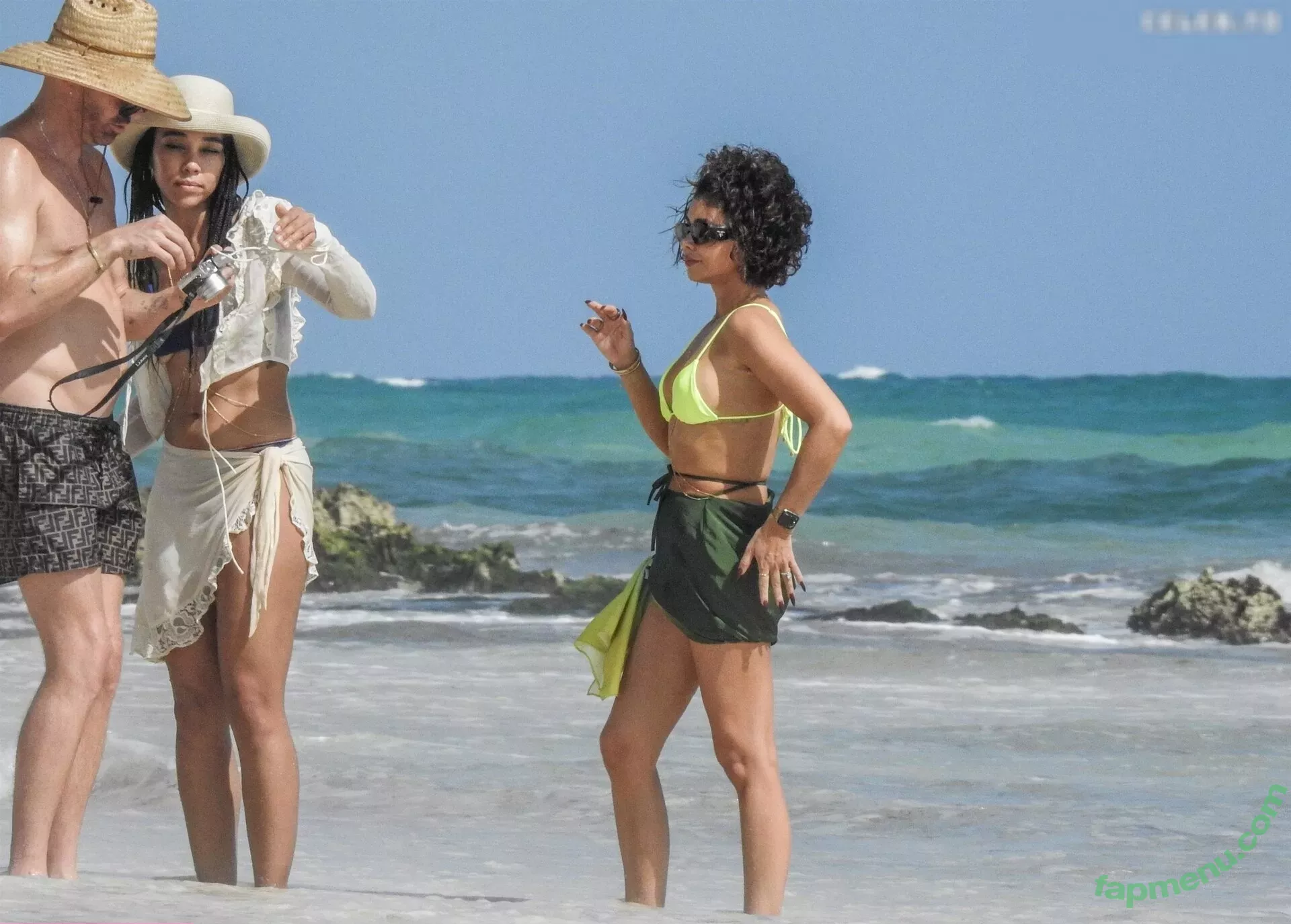 Sarah Hyland nude photo #0718 (Sarah_Hyland / sarahhyland)