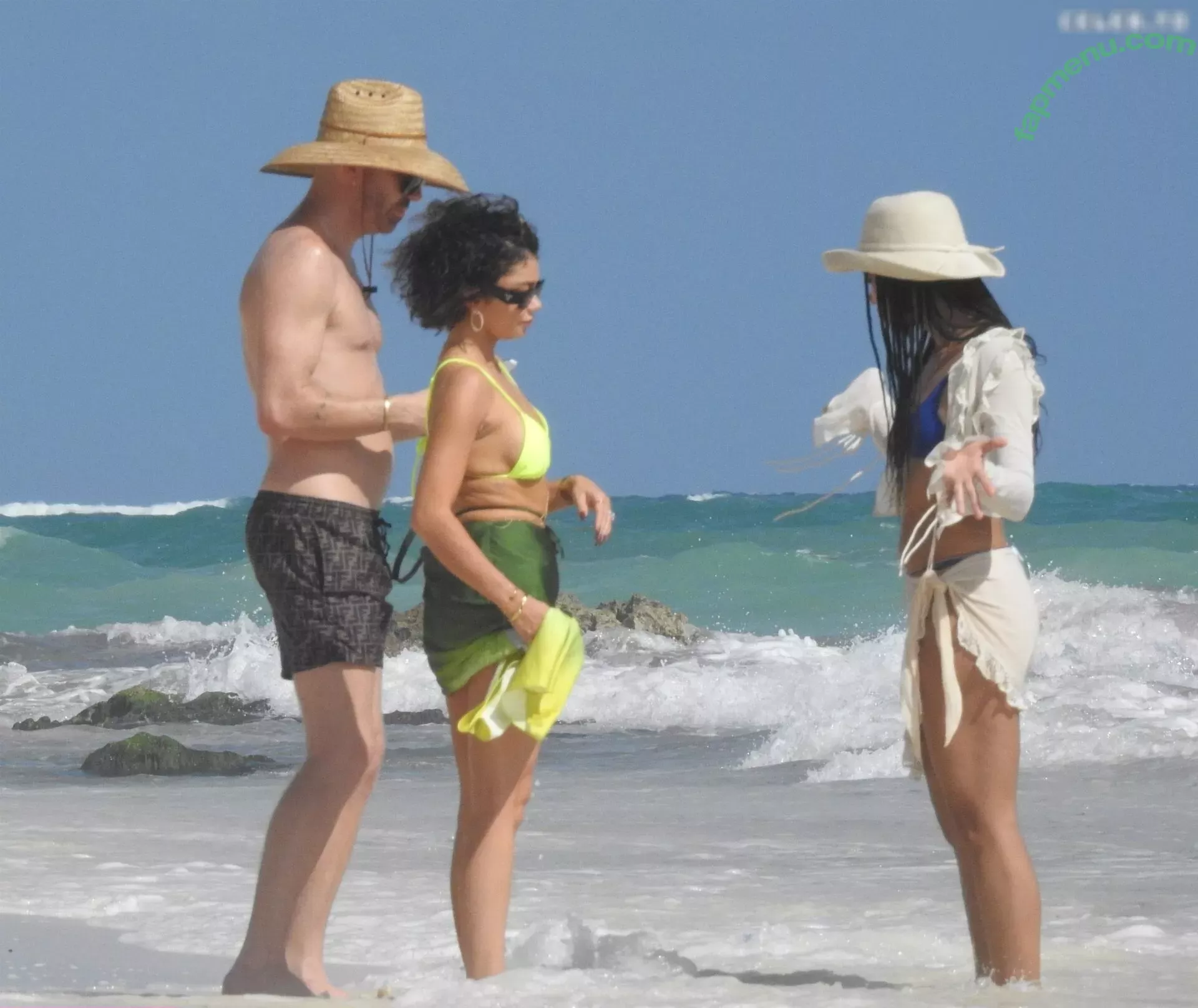 Sarah Hyland nude photo #0720 (Sarah_Hyland / sarahhyland)