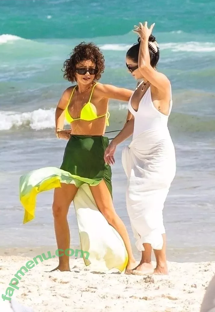 Sarah Hyland nude photo #0730 (Sarah_Hyland / sarahhyland)